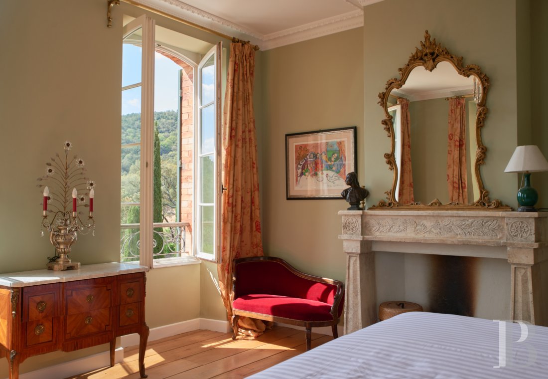 An Italian-inspired villa towering over the horizon and the sea, in the commune of Sainte-Maxime, in the Var department - photo  n°26